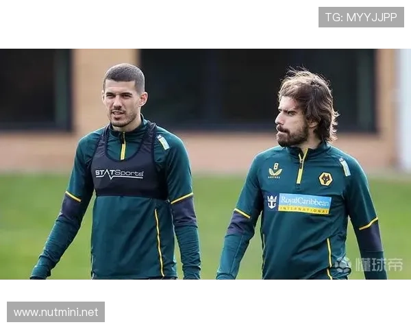 内维斯后场出球核心的组织作用解析