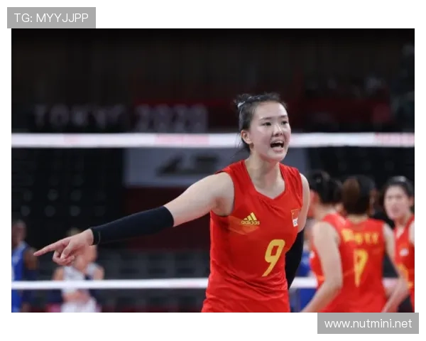 李盈莹训练完竟然还拎着那个包，比我三个月工资还贵，我这是看错了吗