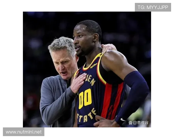 库里家冰箱贴都是三分线形状的？