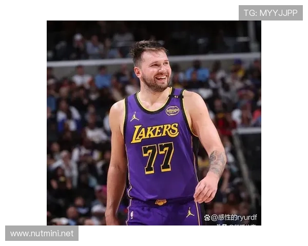 东契奇关键挡拆拉开空间，助攻率远超同位置后卫