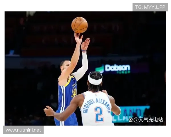 普尔无球跑位造空位，不及库里牵制力